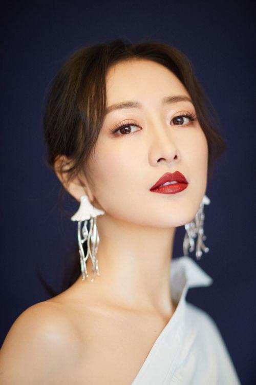 大妞范明星,独特魅力，闪耀娱乐圈