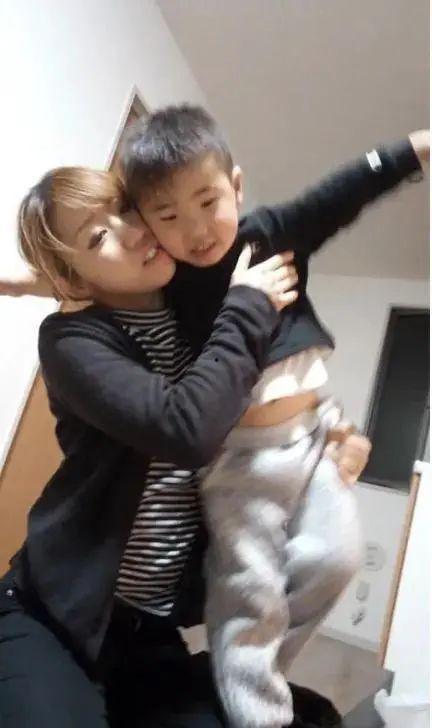 日本妈妈男孩视频,揭秘日本独特的亲子关系与育儿文化